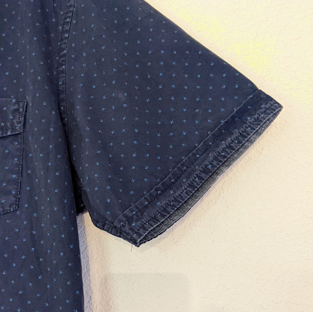 Broken Threads Mini Arrow Button-Up Short Sleeve … - image 3